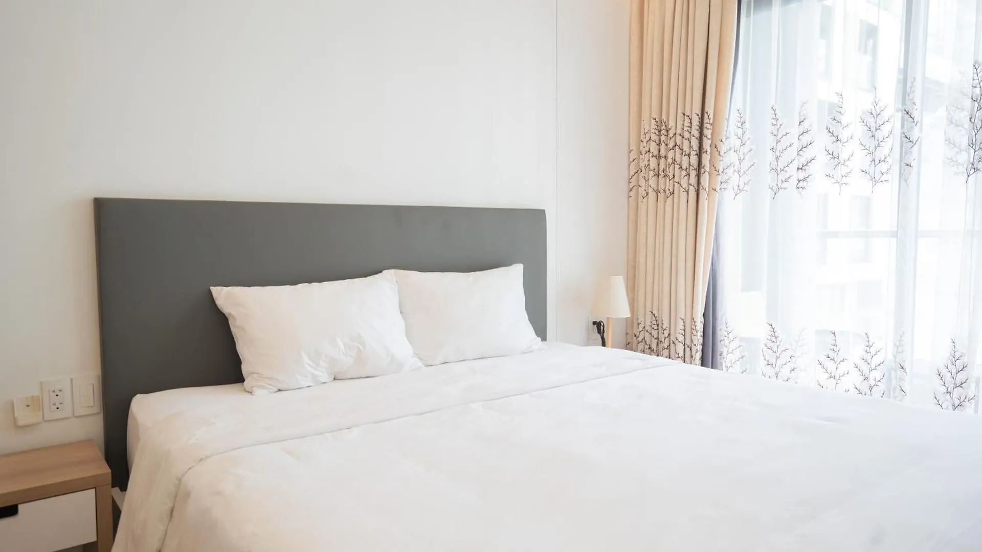 Apartment Can Ho San Bay - San Golf Tan Son Nhat- Free Pool&Gym Ho Chi Minh City