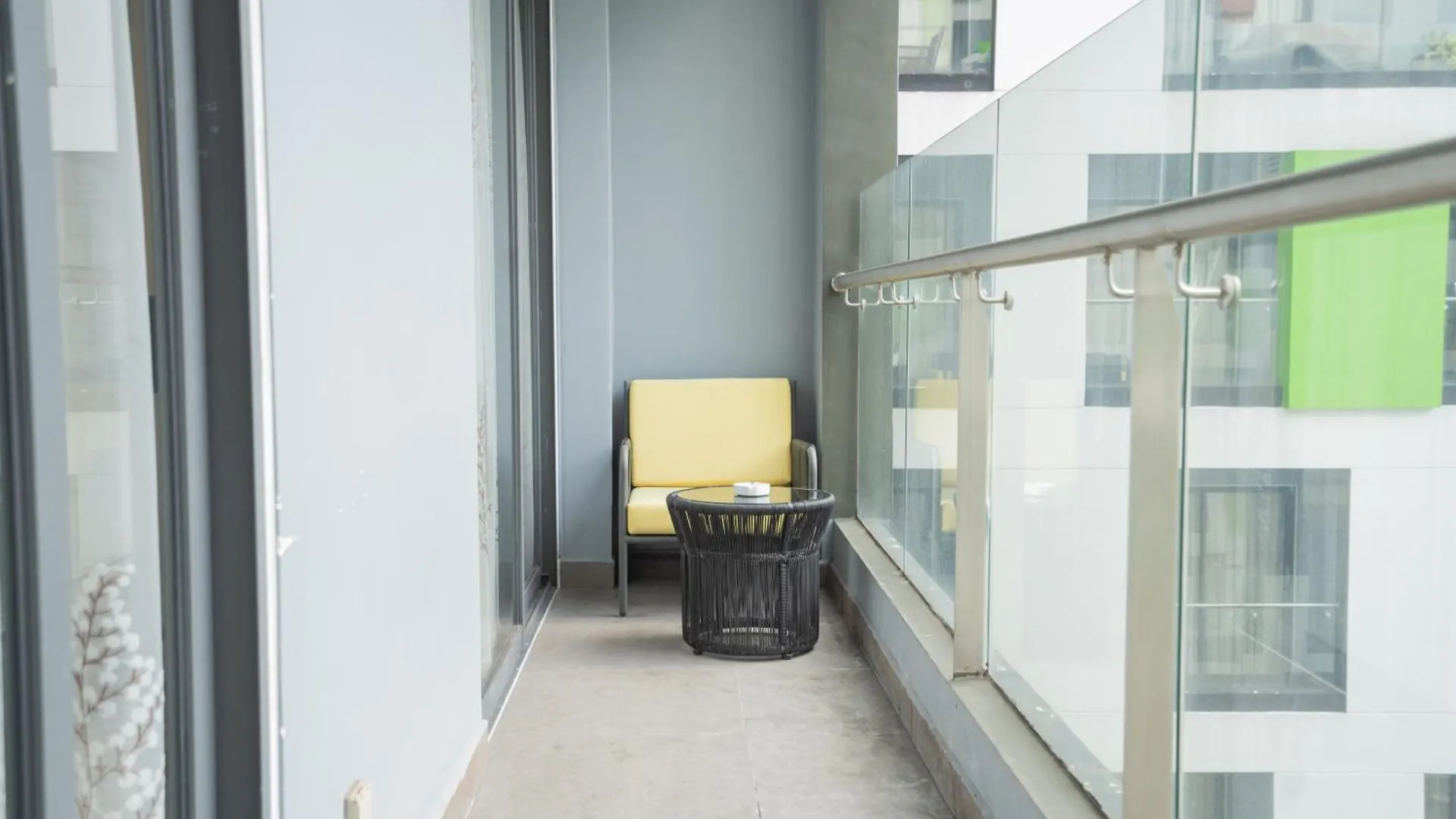 Can Ho San Bay - San Golf Tan Son Nhat- Free Pool&Gym Ho Chi Minh City Apartment