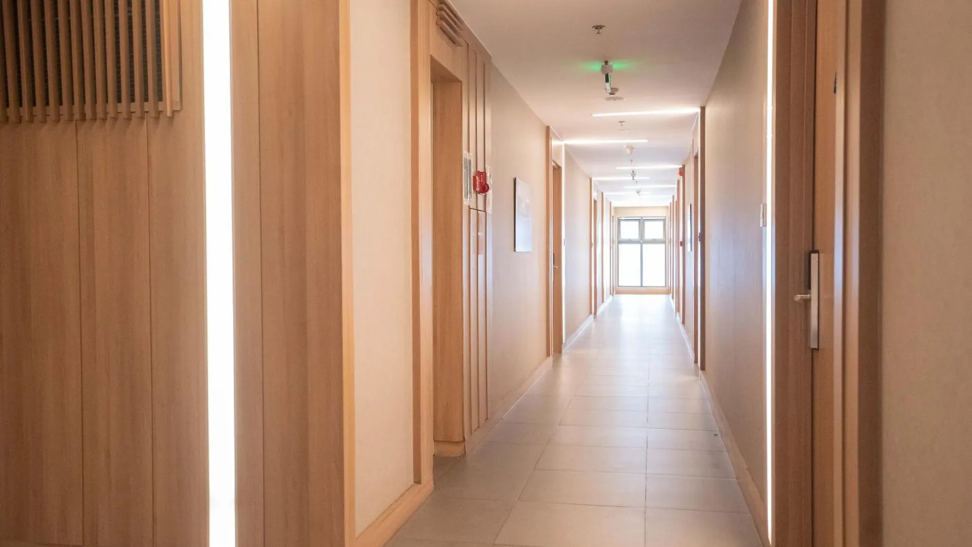 Apartment Can Ho San Bay - San Golf Tan Son Nhat- Free Pool&Gym Ho Chi Minh City Vietnam
