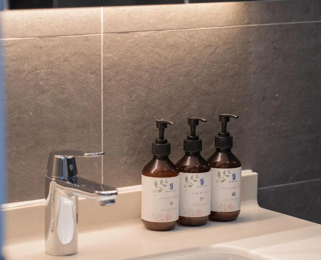 Apartment Can Ho San Bay - San Golf Tan Son Nhat- Free Pool&Gym Ho Chi Minh City