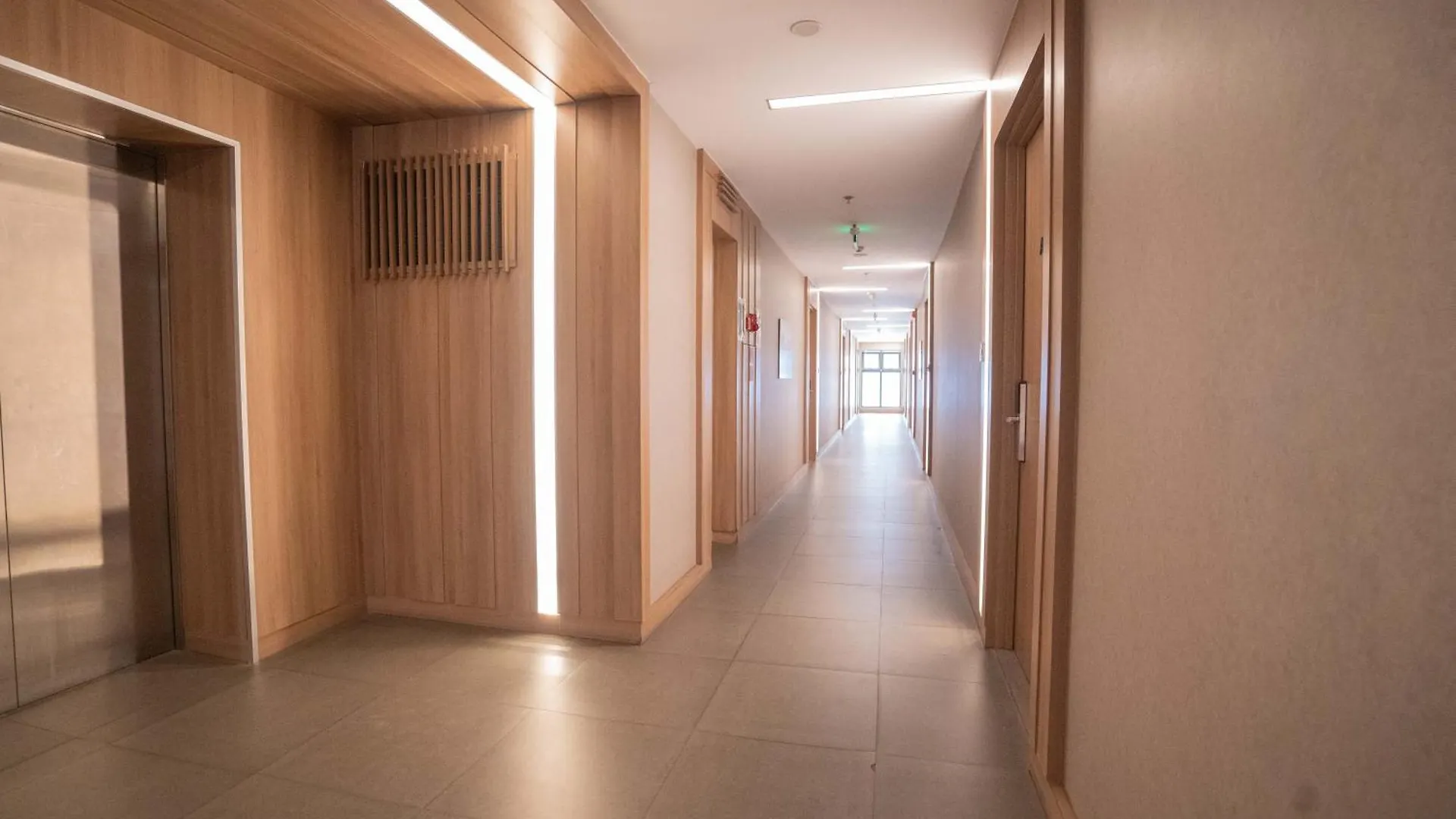 Apartment Can Ho San Bay - San Golf Tan Son Nhat- Free Pool&Gym Ho Chi Minh City