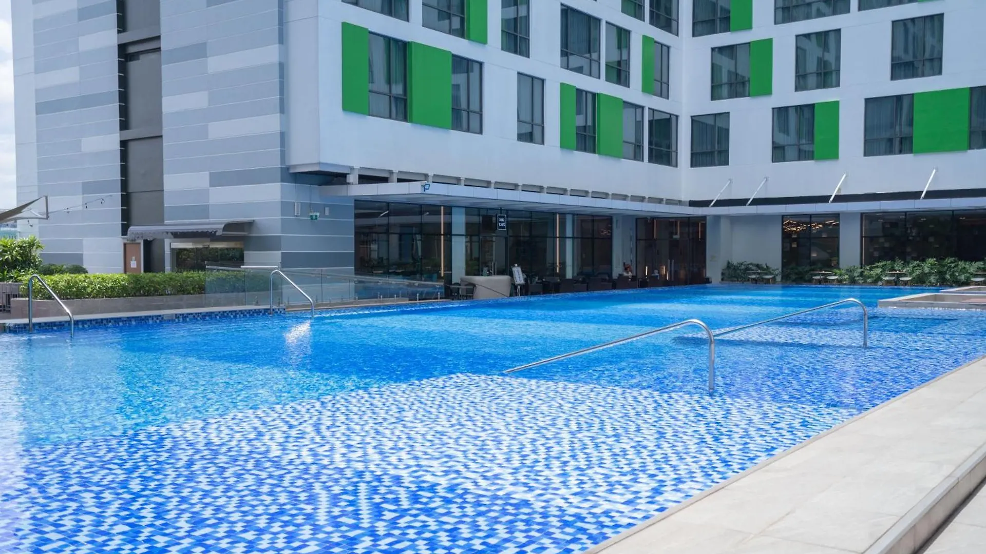 Apartment Can Ho San Bay - San Golf Tan Son Nhat- Free Pool&Gym Ho Chi Minh City