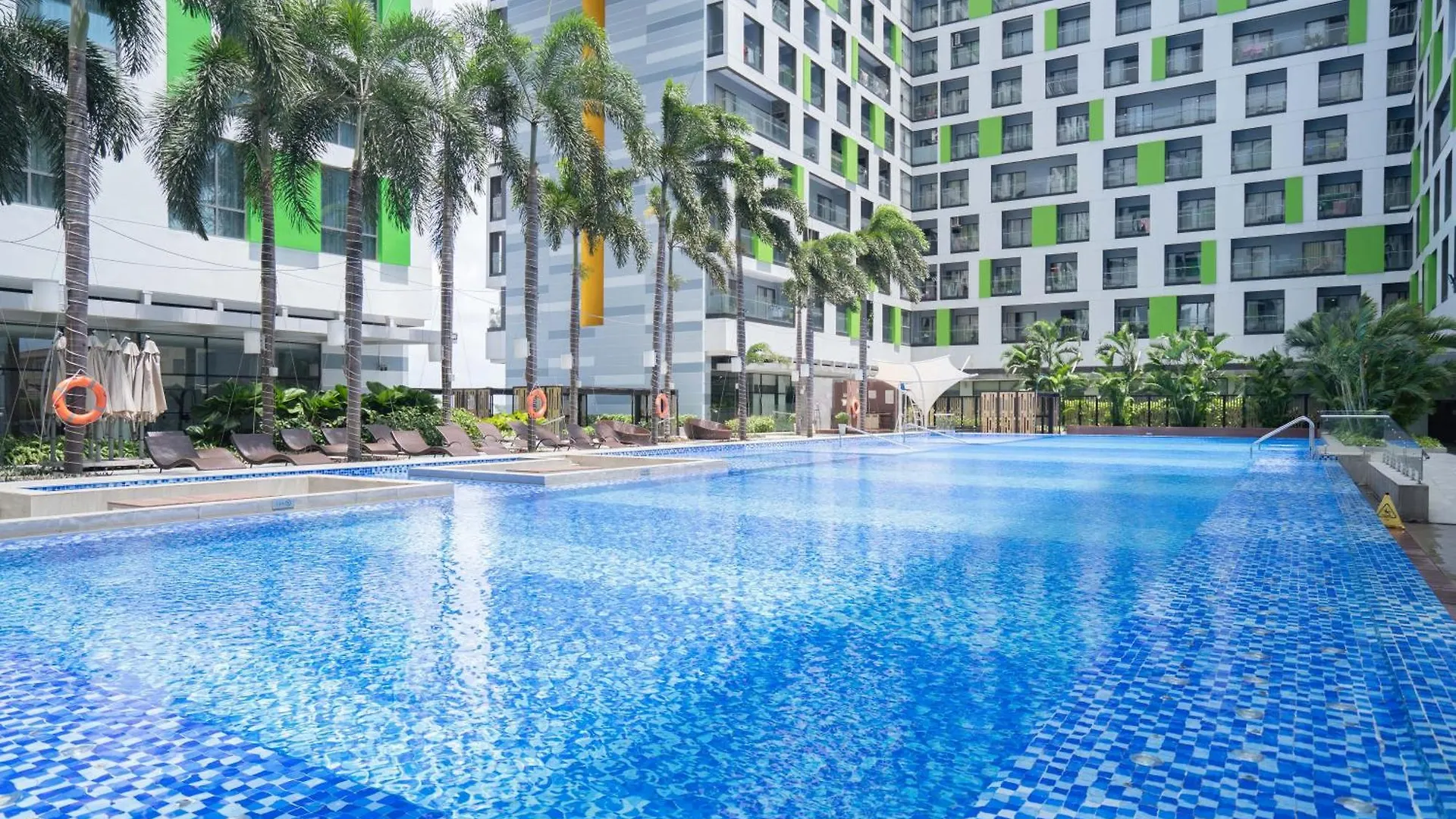 Can Ho San Bay - San Golf Tan Son Nhat- Free Pool&Gym Ho Chi Minh City Apartment